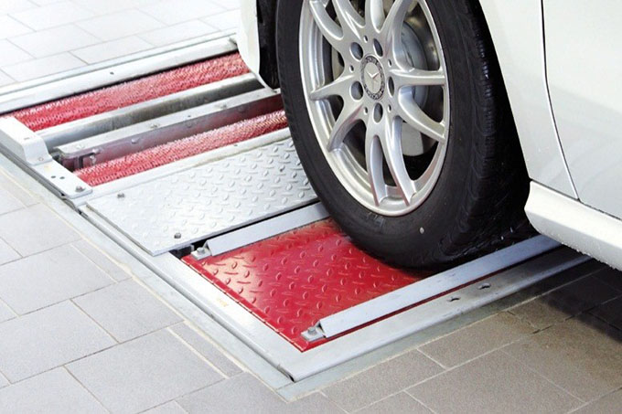 Thiết bị kiểm tra lực phanh ô tô là gì? Cách thức kiểm tra hoạt động bộ trợ lực phanh