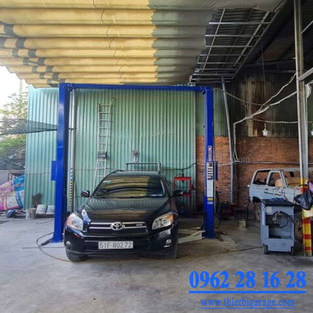Cầu Nâng Ô Tô 2 Trụ Giằng Trên Carleo SL-303 SBW