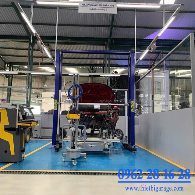 Cầu nâng hai trụ kiểu cổng theo tiêu chuẩn Châu Âu sức nâng 4.5 tấn