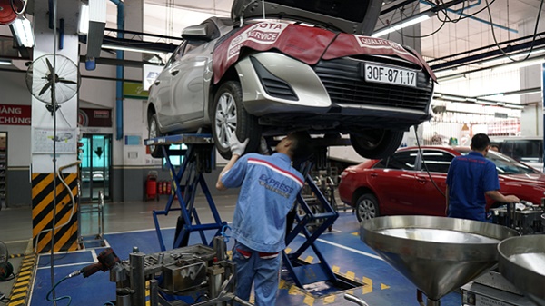 Thủ tục nhập khẩu cầu nâng ô tô về Việt Nam