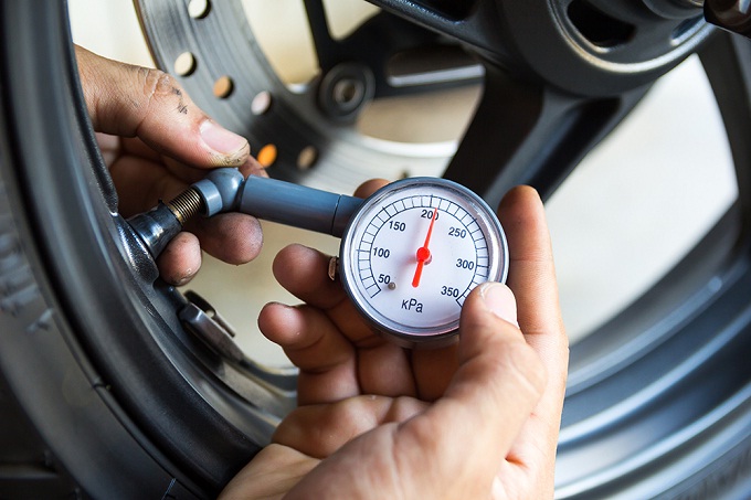 Ưu điểm của đồng hồ đo áp suất lốp xe hơi mà bạn cần biết